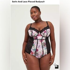 Torrid Size 5 Purple Floral and Black Lace Bodysuit – Like New